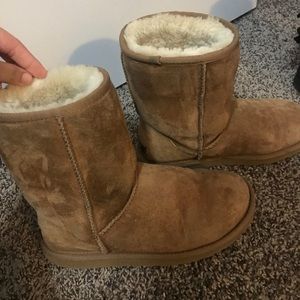 Tan uggs
